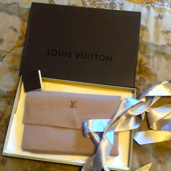 LV Epi Montaigne 23 evening clutch bag -original box + dust bag & care booklet - Picture 4 of 15